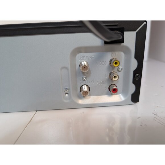 JVC HR-A592U - S-VHS VCR w Remote, and Cables - TESTED WORKING - Picture 3 of 6